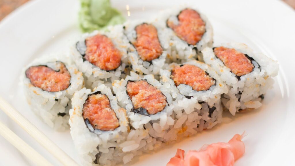 Tuna roll sushi